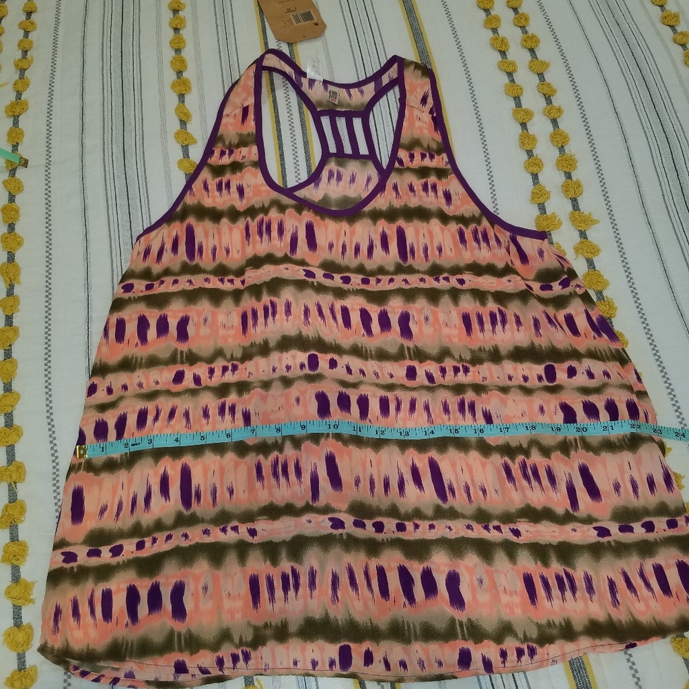 NWT Razorback Tank - Picture 5 of 5